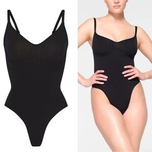 SKIMS SEAMLESS SCULPT THONG BODYSUIT - S/M